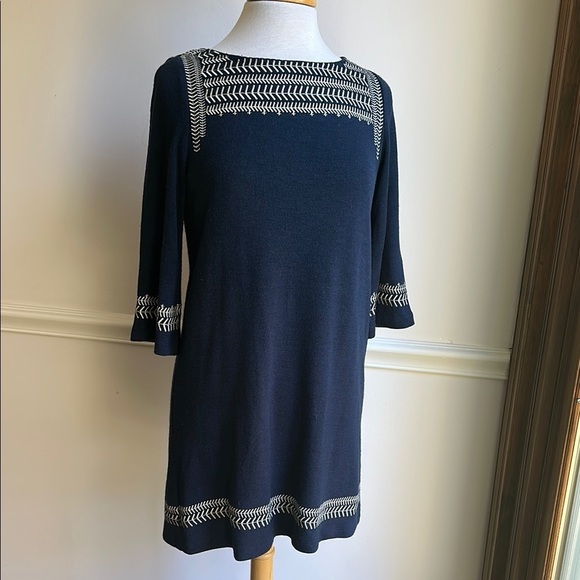 THML Dresses & Skirts - THML Navy White Embroidered Knit Dress Lined Medium EUC